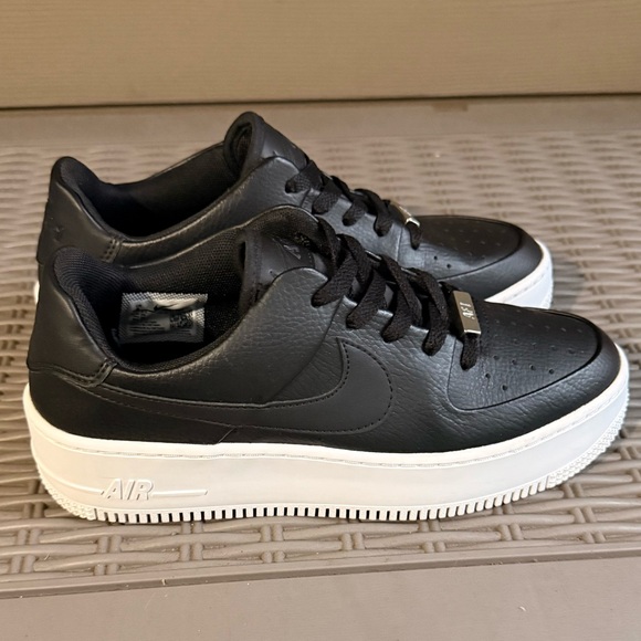 Women’s Nike Air Force 1 Sage Low Athletic Sneakers Shoes Black White US Size 8 - Picture 4 of 9